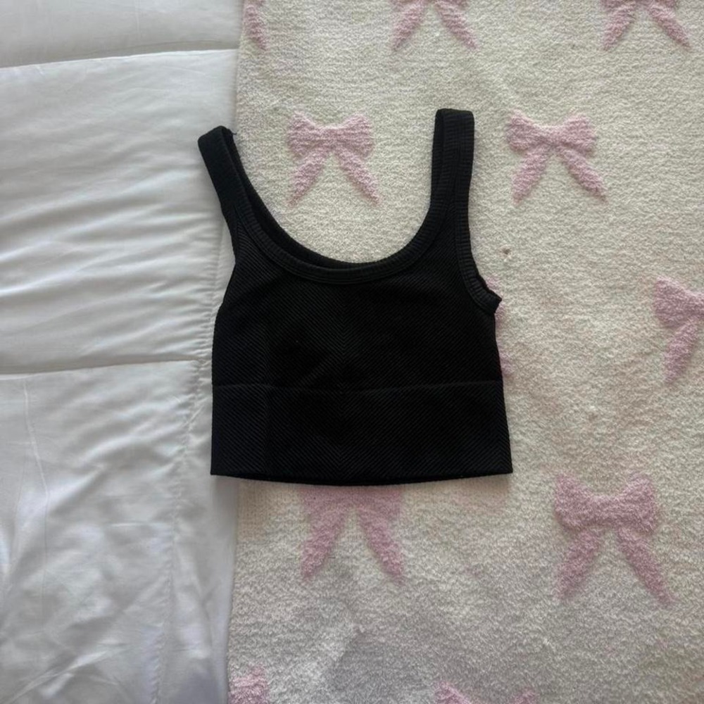 black‎ ribbed tank top